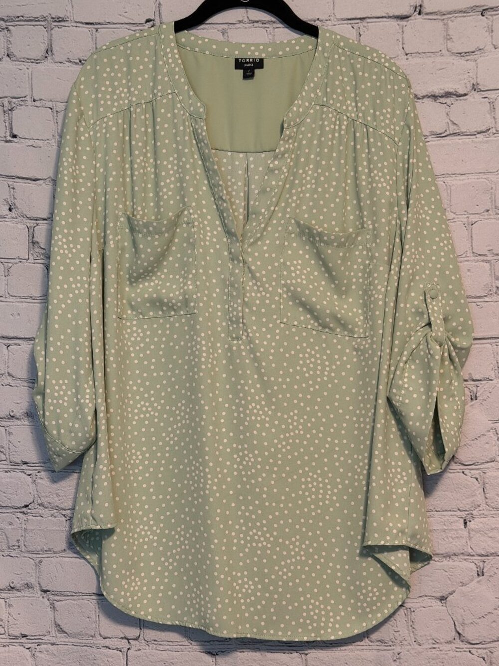 Torrid Harper Georgette 3/4 Sleeve Blouse Size 2 (18/20) Green with White Dots